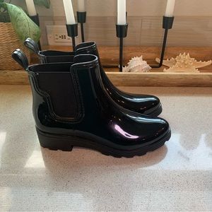 Capelli of New York NWOB black Chelsea rubber ankle rain boots.